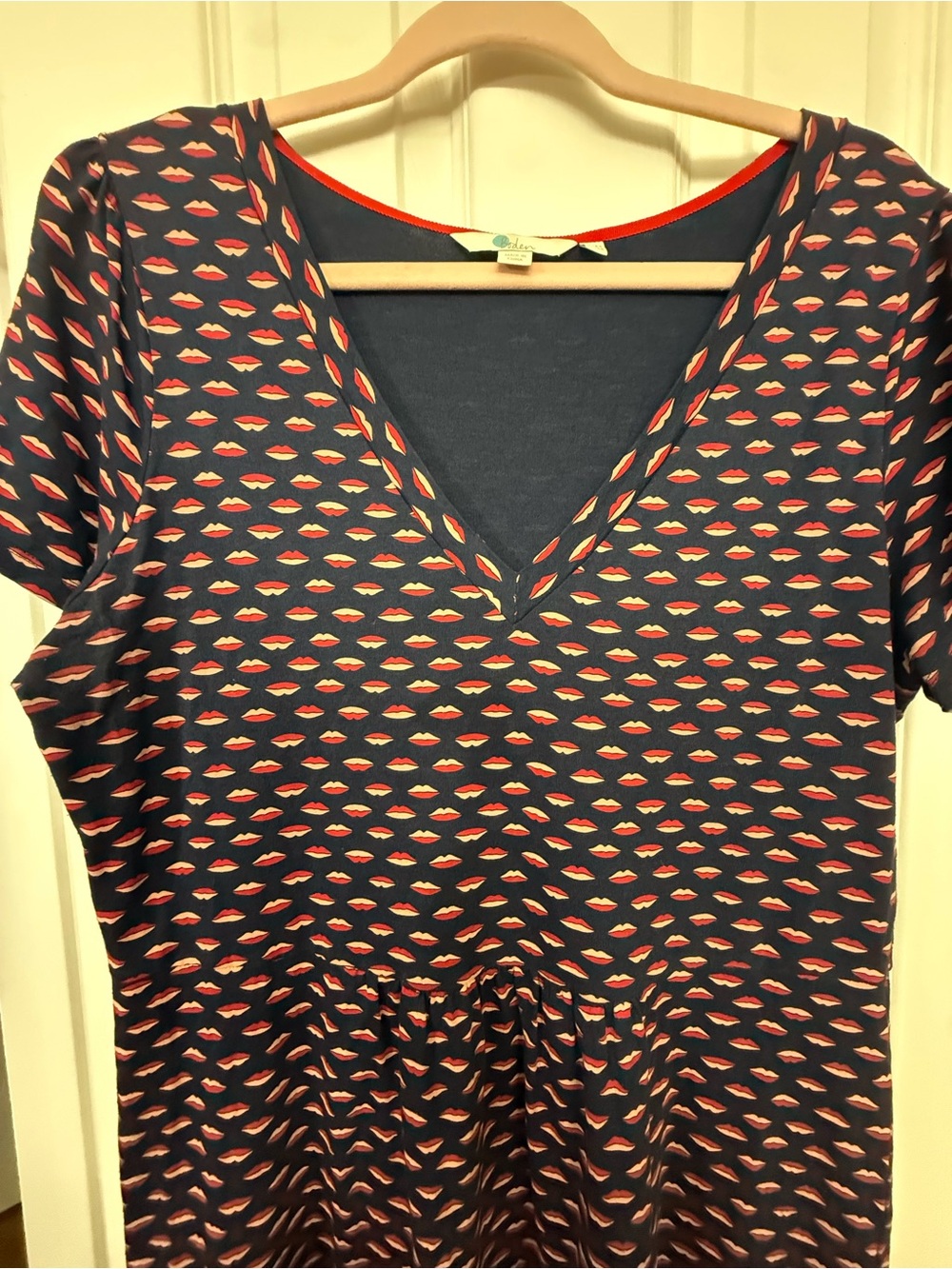 Boden Navy & Coral Lip-Print V-Neck Dress sz14. (SKU0064) - Picture 3 of 6
